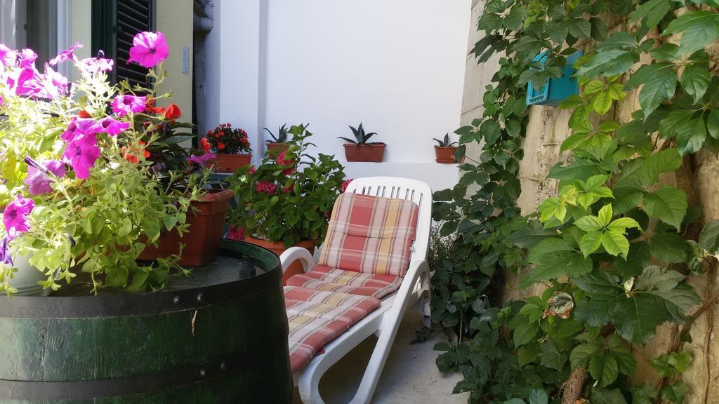 Apartments Salona Trogir Quarto foto