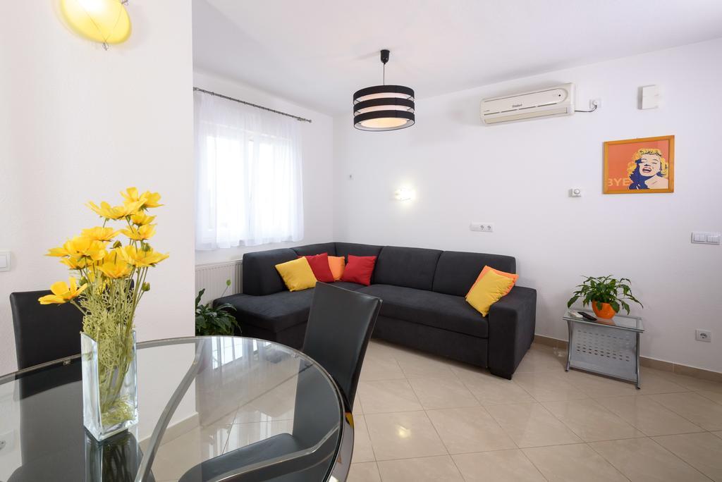 Apartments Salona Trogir Exterior foto